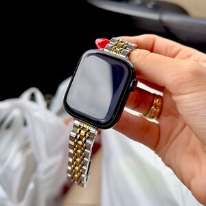 Apple Watch series 9 41mm GPS. Two bands and charger included!